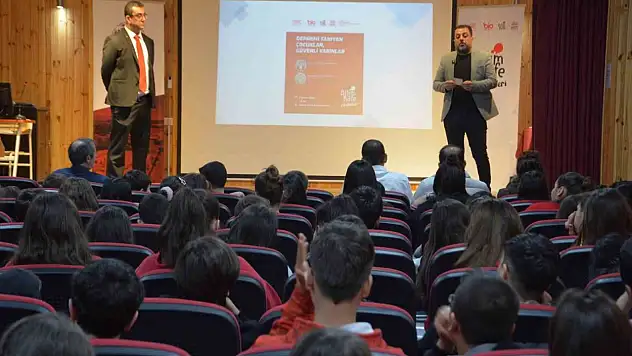 'Asrın Felaketi'nin Yıl Dönümünde Öğrencilere Deprem Eğitimi