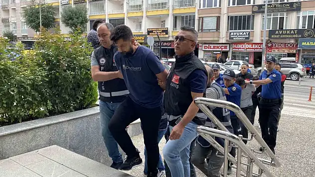 'Başınız Belada' Diyerek Vatandaşları Ağlarına Düşürdüler