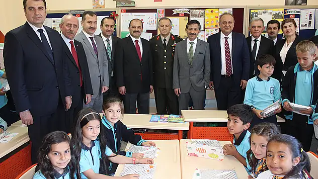 56 bin 651 öğrenci karnesini aldı