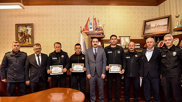 3 cana umut olan ekibe Teşekkür Belgesi verildi