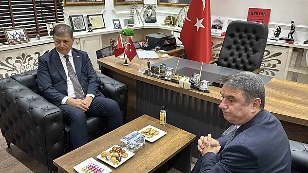'Çıplak ayak' Eylemine Başkan Cemil Tugay'dan Yanıt