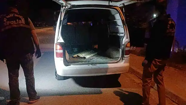 Araçla Polis Memuruna Çarpıp Kaçtı