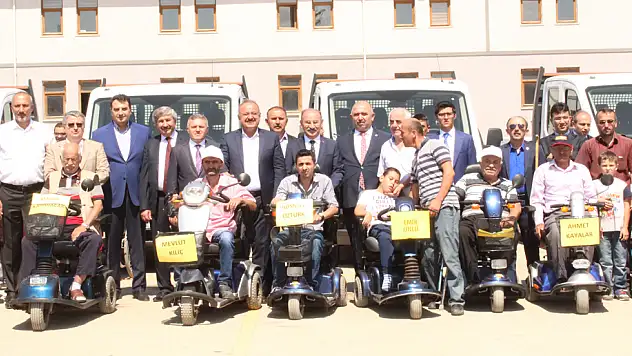 25 engelli akülü araçlarına kavuştu