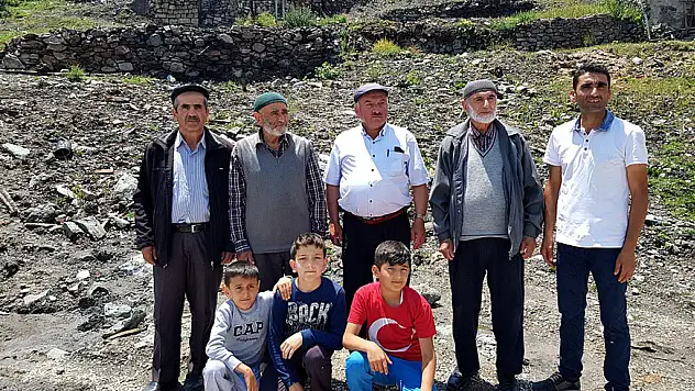 8 evin yandığı köyde vatandaşlar dertli