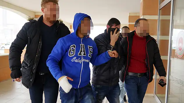 5 iş yerini soyan hırsızlar yakalandı