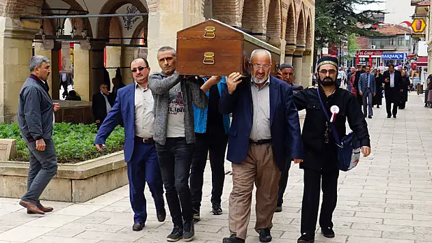5 kişilik aile 1 tabuta sığdı