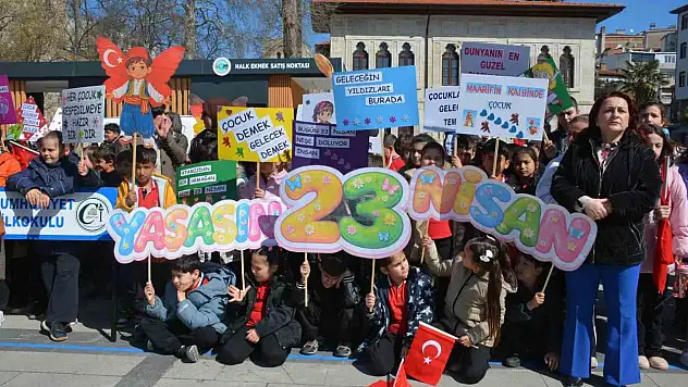 'Maarifin Kalbinde Çocuk' Kortej Yürüyüşü