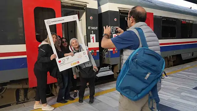 'Turistik Tuz Ekspresi' İlk Seferinde Yolculardan Tam Not Aldı
