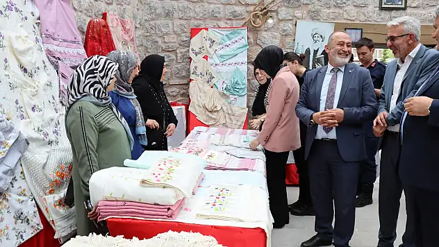1 Yılın Emeği Sergilendi