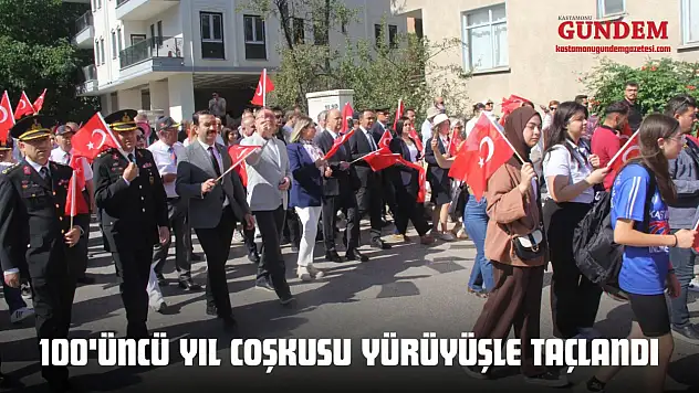 100'üncü Yıl Coşkusu Yürüyüşle Taçlandı