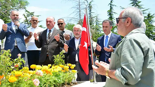 15 Temmuz şehidi Ali Karslı kabri başında dualarla anıldı