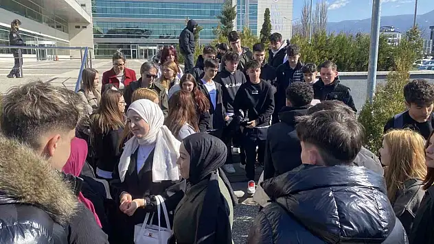 15 Yaşındaki Alperen'in Ölümüne Boynuna Atılan Yumruk Sebep Olmuş