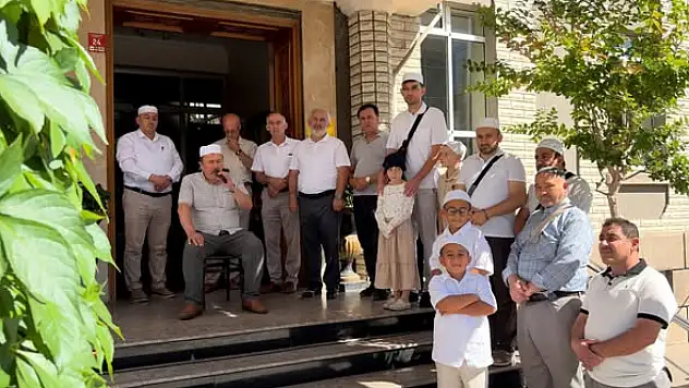 19 Kişilik Umre Kafilesi Dualarla Uğurlandı