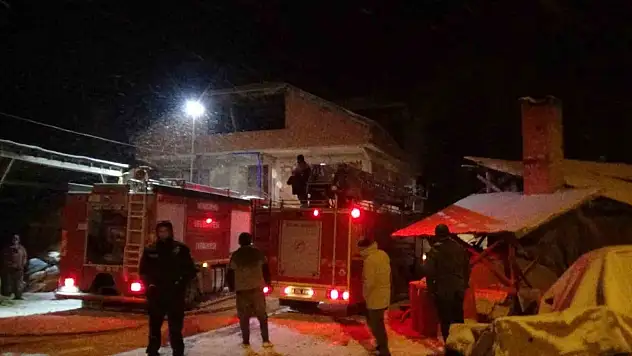 2 Katlı Evde Çıkan Baca Yangını Paniğe Yol Açtı