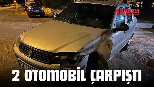 2 Otomobil Çarpıştı