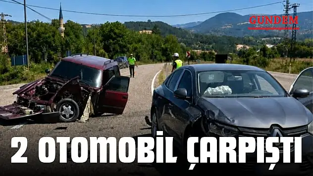 2 Otomobil Çarpıştı