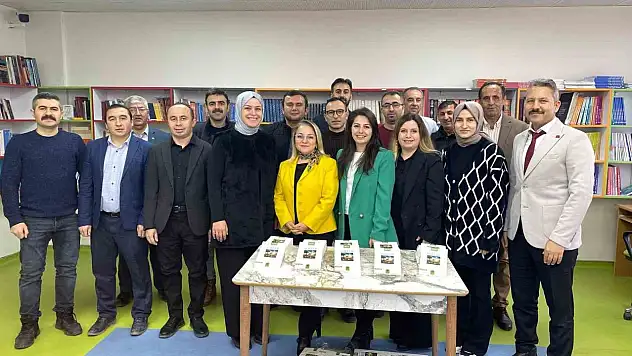 20 Öğretmen Bir Araya Geldi, Kitap Yazdı