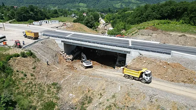35 metrelik köprü ulaşıma açıldı
