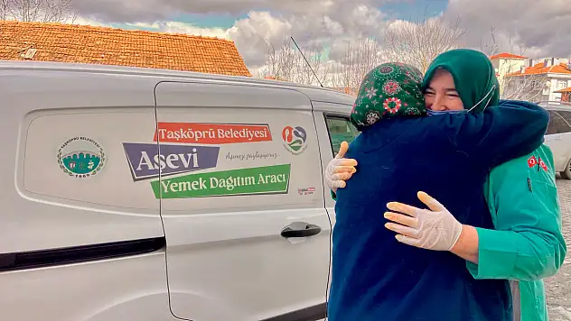 350 Kişiye Sıcak Yemek Ulaştırıyor
