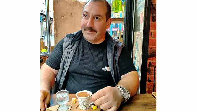 43 yaşında kalbine yenik düşen adam yasa boğdu