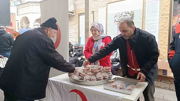 Hayatını Kaybedenler Anısına Lokma Dağıtıldı