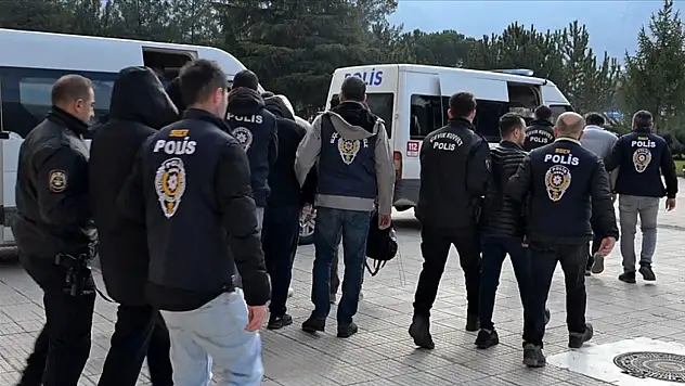 787 Operasyon Düzenlendi