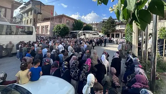 87 hacı adayı uğurlandı