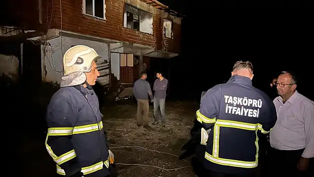 İki katlı ev kül oldu