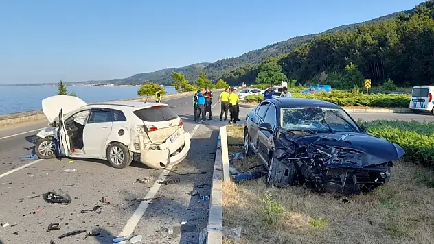 İki otomobil çarpıştı: 5 yaralı