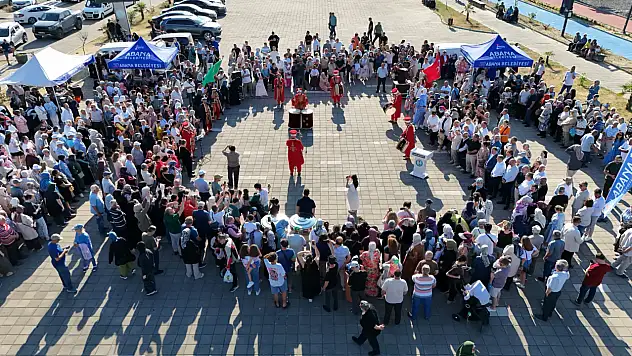 Abana'da Aşure Günü Programı Yoğun Katılımla Gerçekleştirildi