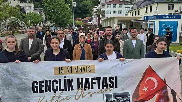 Abana'da Gençlik Haftası Yürüyüşü Düzenlendi