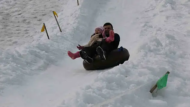 Tatilciler Kayarak Eğlendi