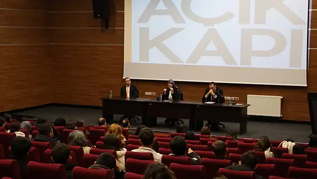 Açık Kapı, Öğrencilerle Buluştu