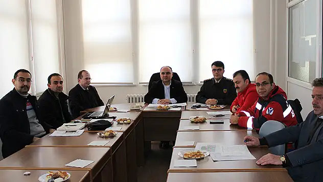 'Açtığımız tüm köy yolları yine kapandı'