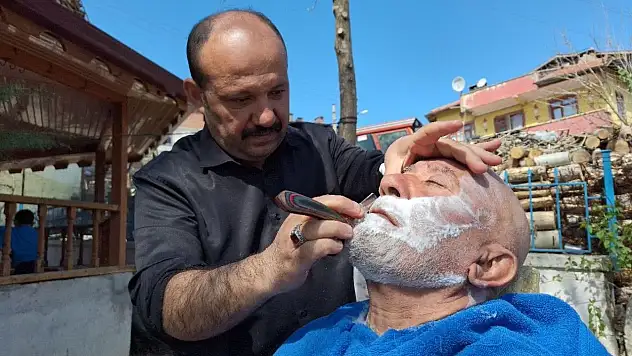 Sözünü Tutan Muhtar, Köydeki Tüm Erkekleri Tıraş Ettirdi
