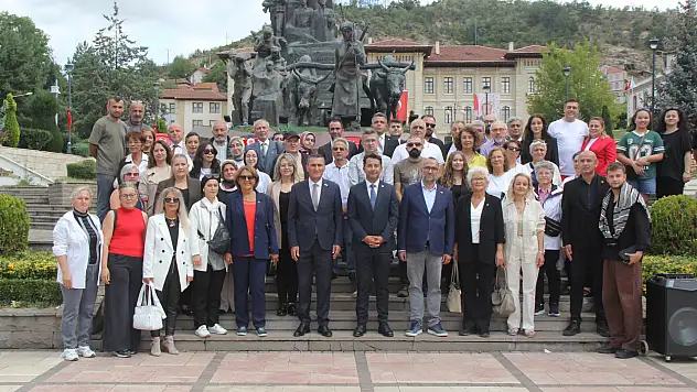 ADD Ve Eğitim-İş'ten Çelenk Töreni