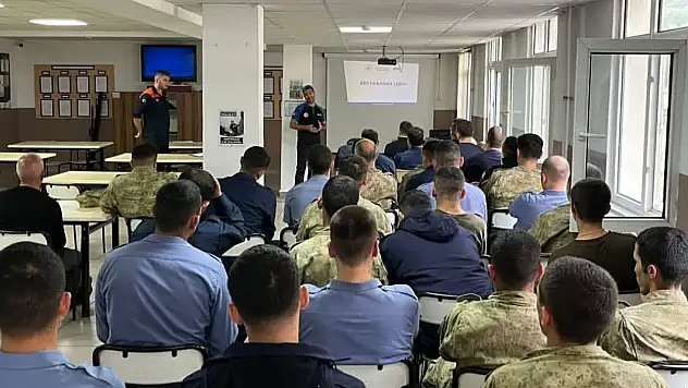 Deniz Kuvvetleri Personeline Afet Eğitimi Verildi