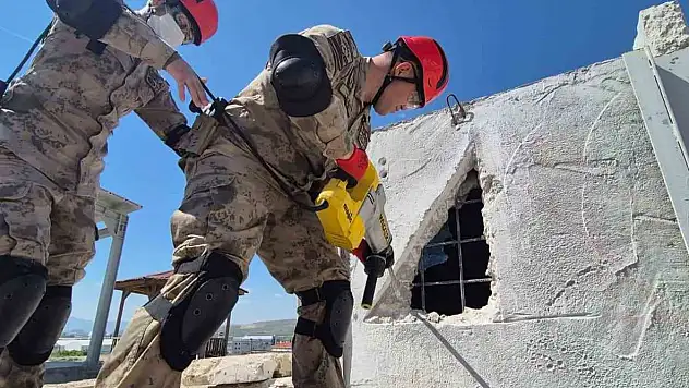 AFAD'dan Jandarma Komandolara Arama Ve Kurtarma Eğitimi