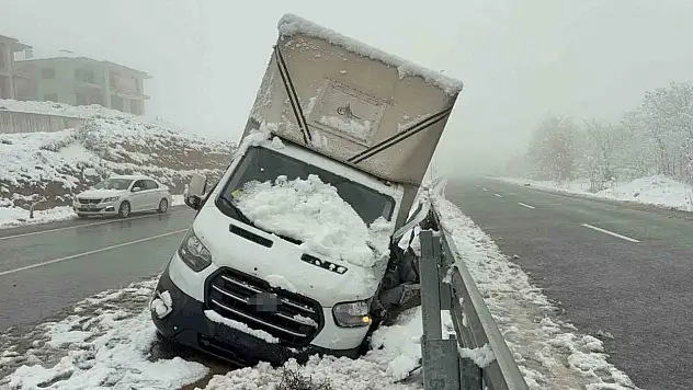 Ağaçlar Devrildi Yol Kapandı
