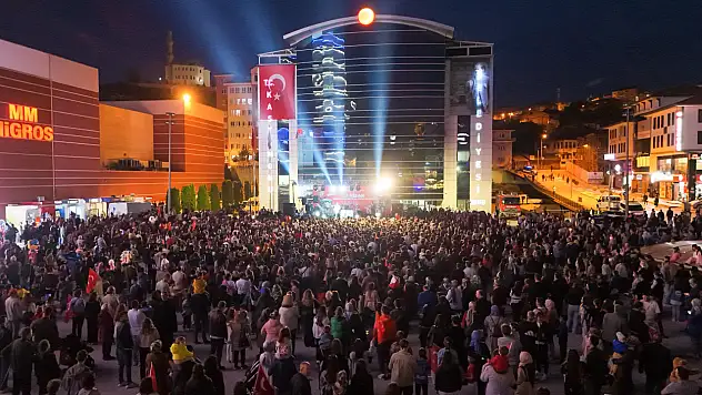 Ağustos Çoşkusu Başlıyor: Fatma Turgut Sahne Alacak