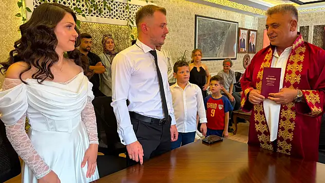 Ahmet Demir Genç Çiftin Nikahını Kıydı