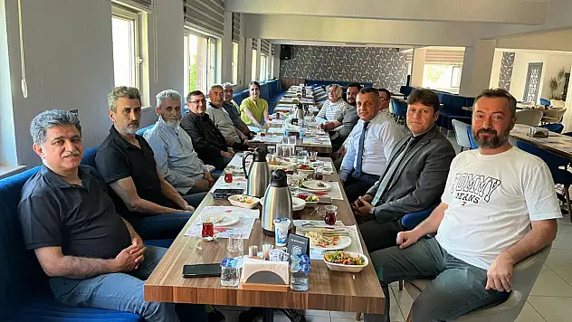 Ahmet Rıfat Güzey'e Veda Yemeği Düzenledi