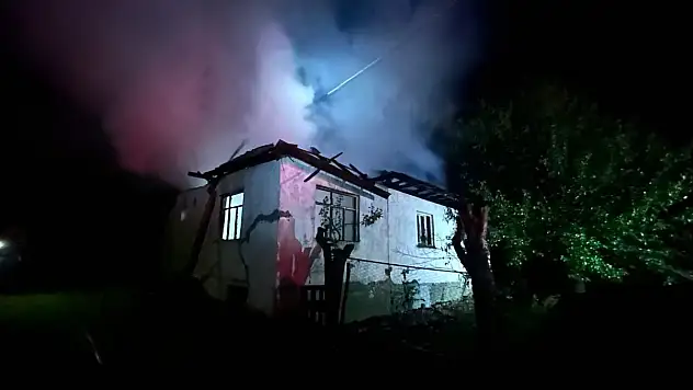 Ahşap Ev Kullanılamaz Hale Geldi