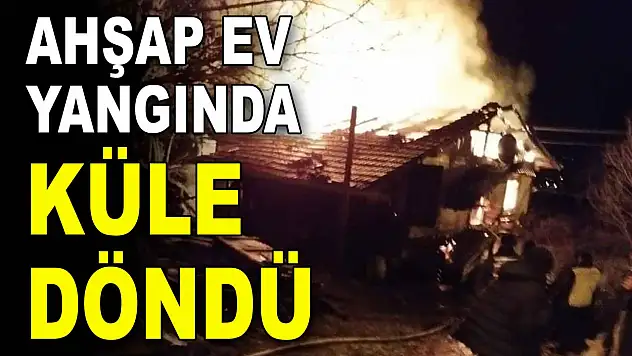 Ahşap Ev Yangında Küle Döndü