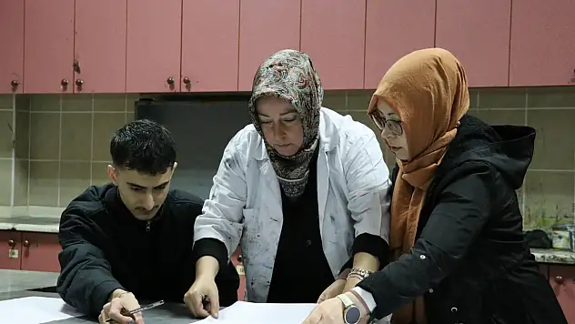 Ahşap Tutkusuna Akademik Boyut Kazandırdı