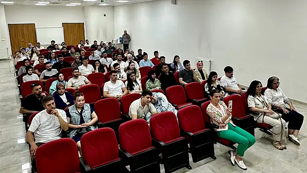 Aile Yılı Söyleşileri Sürüyor