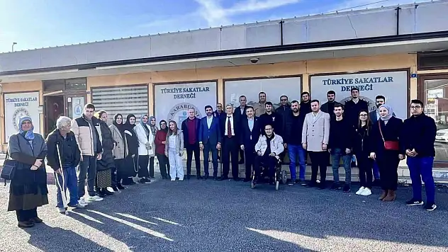 AK Parti'den Engelliler İçin Tekerlekli Sandalye