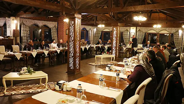 AK Parti gazetecileri ağırladı