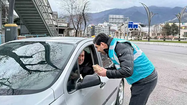 AK Parti Gençlik Kollarının 'İftara 5 Kala' Geleneği Sürüyor