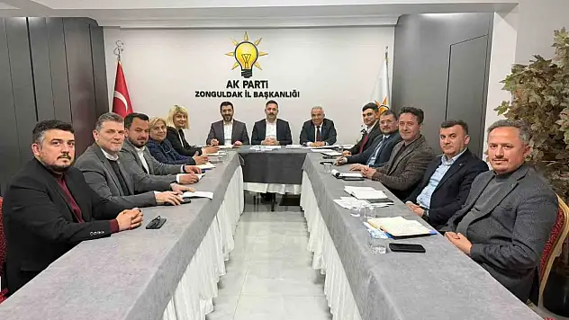 AK Parti İl Başkanlığı'nda Değerlendirme Toplantısı Gerçekleştirildi